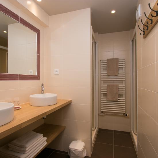 chambre d'hôtel La baita du loup 6 personnes salle de bain